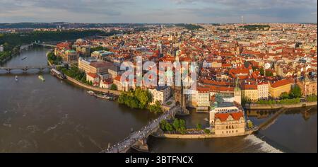 Mai 2013, Prag, Tschechische Republik: Panoramaaufnahme von Prag und Moldau, Tschechische Republik (Kreditbild: © Airpano LLC/Amazing Aerial Via ZUMA Wire) Stockfoto