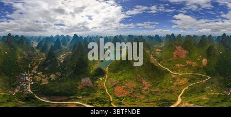 18. April 2013, China: Panoramablick auf die Guilin Mountains, China (Foto: © Airpano LLC/Amazing Aerial Via ZUMA Wire) Stockfoto
