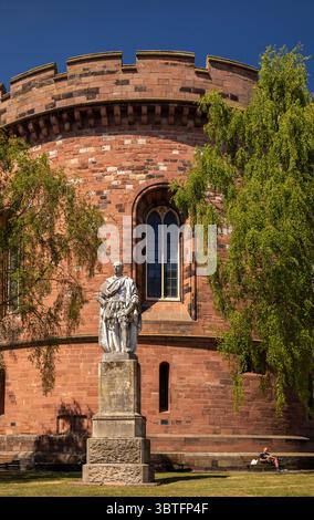 Großbritannien, England, Cumbria, Carlisle, Botcher Gate, Ostzitadelle und Statue von William Lowther, Earl of Lonsdale Stockfoto
