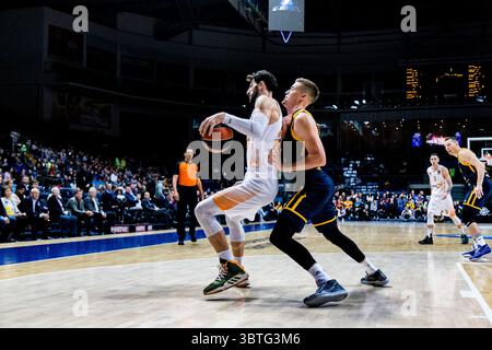 11. Oktober 2019, Moskau, Russland: Tornike Schengelia, Nummer 23 von Kirolbet Baskonia im Kampf gegen Khimki Moskau während des Eröffnungsspiels der Turkish Airlines Euroleague der Saison 2019-2020. Khimki Moskau schlug Kirolbet Baskonia Vitoria Gasteiz: 79-76 (Credit Image: © Nicholas Müller/SOPA Images via ZUMA Wire) Stockfoto