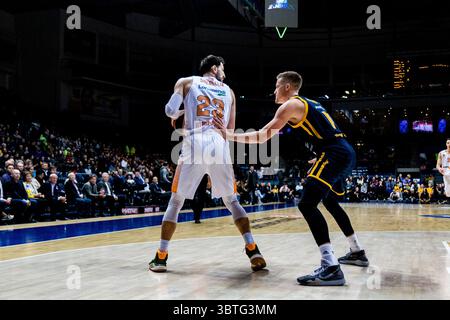 11. Oktober 2019, Moskau, Russland: Tornike Schengelia, Nummer 23 von Kirolbet Baskonia im Kampf gegen Khimki Moskau während des Eröffnungsspiels der Turkish Airlines Euroleague der Saison 2019-2020. Khimki Moskau schlug Kirolbet Baskonia Vitoria Gasteiz: 79-76 (Credit Image: © Nicholas Müller/SOPA Images via ZUMA Wire) Stockfoto