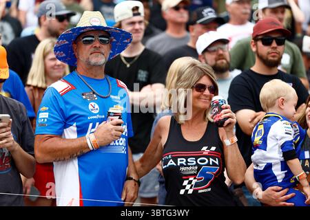 Brooklyn, Mi, USA. Juni 2025. Fans jubeln und machen sich bereit für das FireKeepers Casino 400 in Brooklyn, MI. (Credit Image: © Walter G. Arce Sr./ASP via ZUMA Press Wire) NUR REDAKTIONELLE VERWENDUNG! Nicht für kommerzielle ZWECKE! Stockfoto
