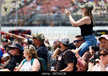 Brooklyn, Mi, USA. Juni 2025. Fans jubeln und machen sich bereit für das FireKeepers Casino 400 in Brooklyn, MI. (Credit Image: © Walter G. Arce Sr./ASP via ZUMA Press Wire) NUR REDAKTIONELLE VERWENDUNG! Nicht für kommerzielle ZWECKE! Stockfoto