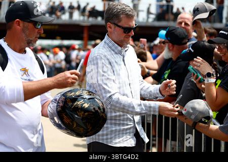 Brooklyn, Mi, USA. Juni 2025. Dale Jr. macht sich bereit für das FireKeepers Casino 400 in Brooklyn, MI. (Kreditbild: © Walter G. Arce Sr./ASP via ZUMA Press Wire) NUR REDAKTIONELLE VERWENDUNG! Nicht für kommerzielle ZWECKE! Stockfoto