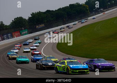 Brooklyn, Mi, USA. Juni 2025. DENNY HAMLIN (11) aus Chesterfield, VA, Rennen für das FireKeepers Casino 400 in Brooklyn, MI. (Kreditbild: © Walter G. Arce Sr./ASP via ZUMA Press Wire) NUR REDAKTIONELLE VERWENDUNG! Nicht für kommerzielle ZWECKE! Stockfoto