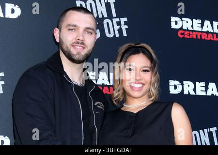 Glendale, USA. Juli 2025. LOS ANGELES - 12. JUL: Tyler Shaw, Kara Royster beim Don't Log Off Special Screening in Laemmle Glendale am 12. Juli 2025 in Glendale, KALIFORNIEN (Foto: Katrina Jordan/SIPA USA) Credit: SIPA USA/Alamy Live News Stockfoto