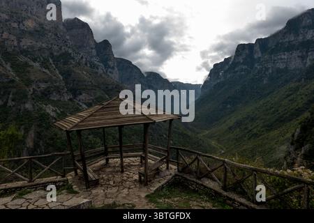 5. Oktober 2019, Epirus, Griechenland: Zagori ist eine Bergregion in Epirus im Nordwesten Griechenlands. Es hat eine Fläche von etwa 1.000 Quadratkilometern und umfasst 46 Dörfer, die als Zagori-Dörfer bekannt sind (Bild: © Nir Alon/ZUMA Wire) Stockfoto