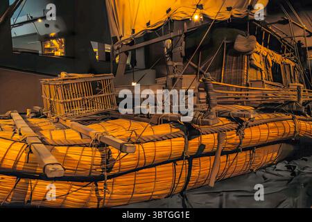 Das Schilfboot RA II befindet sich im Kon-Tiki Museum auf der Halbinsel Bygdoy in Oslo, Norwegen. Die Ra II, ein Schiff aus Schilf nach Heyerdahls Wahrnehmungen Stockfoto