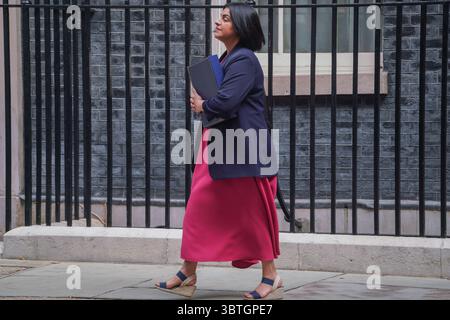 London, Vereinigtes Königreich, 15. Juli 2025. Shabana Mahmood, Lordkanzlerin und Justizministerin, verlässt die Downing Street 10 nach der wöchentlichen Kabinettssitzung. Amer Ghazzal/Alamy Live News Stockfoto