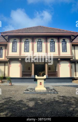 Außenansicht eines alten Hauses (wada) namens Dhepewada, Girivan, in der Nähe von Pune, Maharashtra, Indien Stockfoto