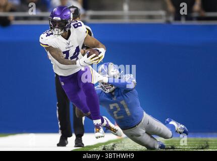 20. Oktober 2019, Detroit, MN, USA: Minnesota Vikings Tight End Irv Smith (84) wurde am 20. Oktober 2019 von Tracy Walker (21) der Detroit Lions im ersten Quartal bei Ford Field aus dem Spiel gebracht. (Kreditbild: © TNS via ZUMA Wire) Stockfoto