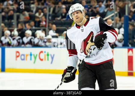 22. Oktober 2019: Das Arizona Coyotes Center Phil Kessel (81) läuft während des Spiels zwischen den New York Rangers und den Arizona Coyotes im Madison Square Garden in Manhattan, New York. Die Arizona Coyotes besiegen die New York Rangers 3-2 in Überstunden. Obligatorischer Kredit: Kostas Lymperopoulos/CSM (Kredit-Bild: &Copy; Kostas Lymperopoulos/CSM via ZUMA Wire) Stockfoto