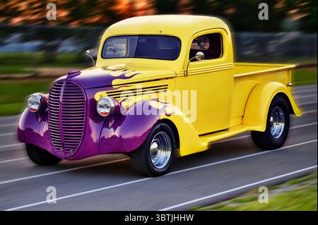 Klassische Fahrzeuge aus einer klassischen Zeit. Einfachere Zeiten und großartige Fahrzeuge und Musik zum Booten. Stockfoto