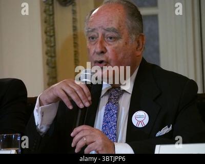 24. Oktober 2019, Lima, Lima, Peru: Antero Flores Araoz hält eine Pressekonferenz bei der Präsentation des „Republikanischen Koordinators“ (Coordinadora Republicana), einer politischen Vereinigung, die sich gegen die peruanische Regierung wendet und vor den nächsten Parlamentswahlen in Peru am 26. Januar 2020 steht (Credit Image: © Carlos Garcia Granthon/ZUMA Wire) Stockfoto