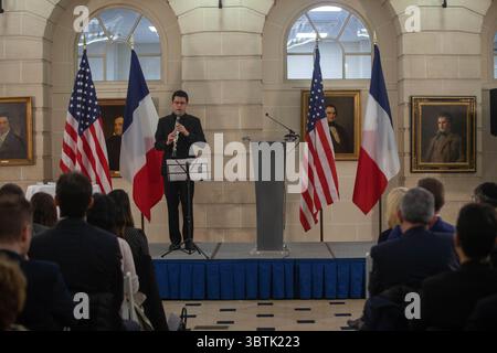 25. Oktober 2019, Paris, Frankreich: Gedenkfeier zum Gedenken an die Opfer des antisemitischen Angriffs in Pittsburgh am 27. Oktober 2018, US-Botschaft, Paris, Frankreich, (Foto: © Ania Freindorf/ZUMA Wire) Stockfoto
