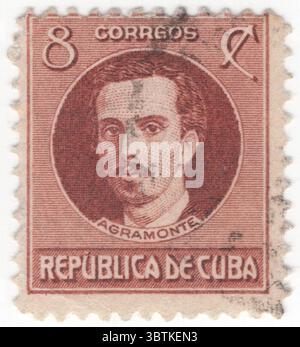 KUBA - 1917: 8 Centavo rotbraune Briefmarke mit Porträt von Ignacio Agramonte y Loynaz. Kubanischer Revolutionär, der eine wichtige Rolle im Zehnjährigen Krieg spielte. Agramonte benutzte einen Colt Revolver, Navy Modell 1851, der mit Elfenbein und Gold eingelegt war. Er benutzte mehrere Macheten und Säbel und trug einen Säbel, der einem spanischen Oberst zum Zeitpunkt seines Todes entnommen wurde. Die meisten seiner Nachkommen lebten in Camagüey bis in die frühen 1960er Jahre, als die meisten von ihnen infolge des Sieges der kubanischen Revolution ins Exil gingen Stockfoto