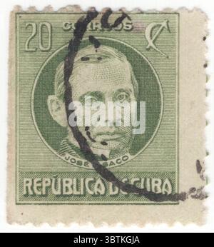 KUBA - 1917: 20 Centavo grau-grüne Briefmarke mit Porträt von José Antonio Saco. Er war Staatsmann, Abgeordneter der spanischen Cortes, Schriftsteller, Sozialkritiker, Publizist, Essayist, Anthropologe, Historiker und eine der bemerkenswertesten kubanischen Figuren aus dem 19. Jahrhundert. Er wurde in Santiago de Cuba als Delegierter in Madrid gewählt, um sich für politische Reformen in Kuba einzusetzen. Er war Mitglied des Untersuchungsausschusses unter der Leitung von José Morales Lemus, an dem er sich aktiv beteiligte Stockfoto