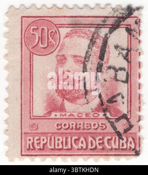 KUBA - 1917: 50 Centavo Briefmarke mit mattem Rosenmotiv mit Porträt von Generalmajor José Antonio de la Caridad Maceo. Er war stellvertretender Befehlshaber der kubanischen Unabhängigkeitsarmee. Die kubanischen Landsleute gaben Maceo den Spitznamen „der Bronze-Titan“, den er nach mehreren Verwundungen im Kampf verdient hatte. Die Spanier bezeichneten Maceo als den „Großen Löwen“. Maceo war einer der bemerkenswertesten Guerillaführer in Lateinamerika des 19. Jahrhunderts, vergleichbar mit José Antonio Páez aus Venezuela in militärischem Scharfsinn. Zu den Denkmälern von Maceo zählen die in Santiago de Cuba und Havanna Stockfoto