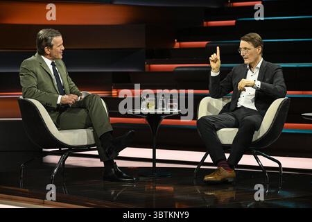 Markus Lanz li. mit Karl Lauterbach 07/25 ihr Markus Lanz li. Und Karl Lauterbach am 3. Juli 2025 in Markus Lanz , ZDF Aufzeichnung vom 2. Juli 2025 TV Fernsehen Talkshow Talk Show Deutschland deutsch deutscher Mann Männer Politiker Politik SPD ehemaliger Minister Bundesminister Bundesgesundheitsminister Italien italienisch italienisch-deutscher Moderator Fotografie Fotograf Journalismus Journalismus Journalist Autor Autor Gastmoderator deutsch-italienischer Moderator Fotograf Fotograf Fotograf Politiker quer ganz freistellbar sitzend sprechend zu Stockfoto