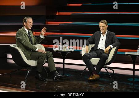 Markus Lanz li. mit Karl Lauterbach 07/25 ihr Markus Lanz li. Und Karl Lauterbach am 3. Juli 2025 in Markus Lanz , ZDF Aufzeichnung vom 2. Juli 2025 TV Fernsehen Talkshow Talk Show Deutschland deutsch deutscher Mann Männer Politiker Politik SPD ehemaliger Minister Bundesminister Bundesgesundheitsminister Italien italienisch italienisch-deutscher Moderator Fotografie Fotograf Journalismus Journalismus Journalist Autor Autor Gastmoderator deutsch-italienischer Moderator Fotograf Fotograf Fotograf Politiker quer ganz freistellbar sitzend sprechend zu Stockfoto