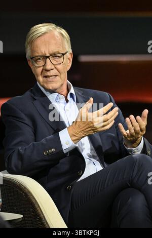 Dietmar Bartsch Politiker 07/25 ihr Dietmar Bartsch am 2. Juli 2025 in Markus Lanz , ZDF TV Fernsehen Talkshow Talkshow Deutschland deutscher Mann Politik die Linken Linke Linker Politiker german hoch halb sitzend sprechend gestikuliert *** Dietmar Bartsch Politiker 07 25 Ihr Dietmar Bartsch am 2. Juli 2025 in Markus Lanz , ZDF TV Talk Show Talk Show Deutschland German man Politics the Linke Linke Politiker German High halb sitzend Talking sprechend Gestikulierend Stockfoto