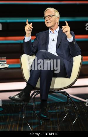 Dietmar Bartsch Politiker 07/25 ihr Dietmar Bartsch am 2. Juli 2025 in Markus Lanz , ZDF TV Fernsehen Talkshow Talkshow Deutschland deutscher Mann Politik die Linken Linke Linker Politiker german hoch ganz freistellbar sitzend sprechend gestikuliert *** Dietmar Bartsch Politiker 07 25 Ihr Dietmar Bartsch am 2. Juli 2025 in Markus Lanz , ZDF TV Talk Show Talk Show Deutschland German man Politics der Linke Linke Linke Politiker German High ziemlich abnehmbar sitzend sprechend sprechend Sprechen gestikulierend Stockfoto