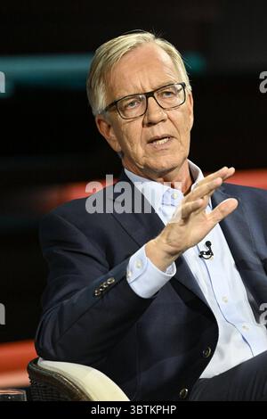 Dietmar Bartsch Politiker 07/25 ihr Dietmar Bartsch am 2. Juli 2025 in Markus Lanz , ZDF TV Fernsehen Talkshow Talkshow Deutschland deutscher Mann Politik die Linken Linke Linker Politiker german hoch halb sitzend sprechend gestikuliert *** Dietmar Bartsch Politiker 07 25 Ihr Dietmar Bartsch am 2. Juli 2025 in Markus Lanz , ZDF TV Talk Show Talk Show Deutschland German man Politics the Linke Linke Politiker German High halb sitzend Talking sprechend Gestikulierend Stockfoto
