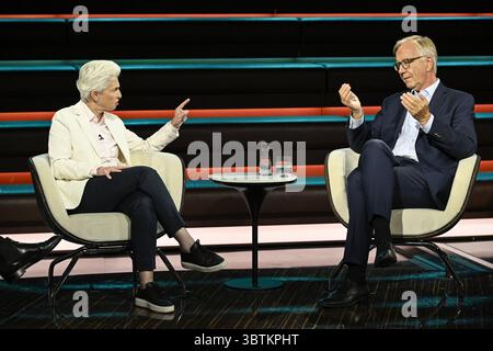 Marie-Agnes Strack-Zimmermann mit Dietmar Bartsch 07/25 Ihre Marie-Agnes Strack-Zimmermann und Dietmar Bartsch am 2. Juli 2025 in Markus Lanz , ZDF TV Fernsehen Talkshow Talkshow Talkshow Deutschland deutsche Frau deutscher Mann Politik FDP MdEP Politikerin die Linken Linker Politiker Politikerin german quer ganz sitzend sprechend gestikuliert streitend mahnend *** Marie Agnes Strack Zimmermann mit Dietmar Bartsch 07 25 Marie Agnes Strack Zimmermann und Dietmar Bartsch am 2. Juli 2025 in Markus Lanz , ZDF TV Talkshow deutsche Mann TV Talkshow Deutschland Stockfoto