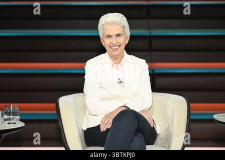 Marie-Agnes Strack-Zimmermann Politikerin 07/25 Ihre Marie-Agnes Strack-Zimmermann am 2. Juli 2025 in Markus Lanz , ZDF TV Fernsehen Talkshow Talkshow Deutschland deutsche Frau Politik FDP MdEP Politikerin german quer halb sitzend lächelnd *** Marie Agnes Strack Zimmermann Politikerin 07 25 Ihre Marie Agnes Strack Zimmermann am 2. Juli 2025 in Markus Lanz , ZDF TV Talkshow Talkshow Deutschland deutsche Politikerin FDP MEP Politikerin German Cross Halb Sitting Lächeln Stockfoto