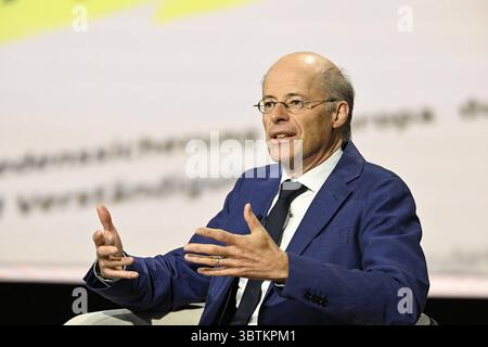 Michael Thumann Journalist 07/25 ihr Michael Thumann am 1. Juli 2025 in Markus Lanz , ZDF TV Fernsehen Talkshow Talkshow Talkshow Deutschland deutsch deutscher Mann Journalismus Autor Moskaukorrespondent Zeit Journalismus Autor Korrespondent quer halb sitzend sprechend gestikuliert *** Michael Thumann Journalist 07 25 Ihr Michael Thumann am 1. Juli 2025 in Markus Lanz Stockfoto