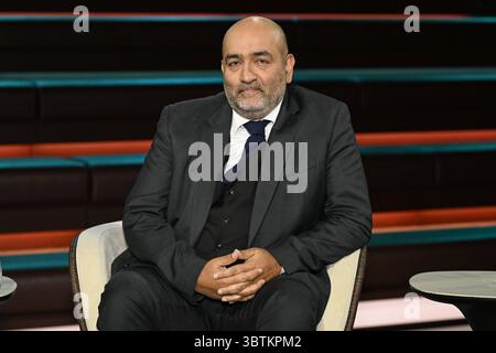 Omid Nouripour Politiker 07/25 ihr Omid Nouripour am 1. Juli 2025 in Markus Lanz , ZDF TV Fernsehen Talkshow Talkshow Talkshow Deutschland deutsch deutscher Iran iranisch iranischer Mann Politik Bündnis 90 die Grünen Grüner MDB deutscher iranischer Politiker quer halb neutral sitzend *** Omid Nouripour Politiker 07 25 Ihr Omid Nouripour am 1. Juli 2025 in Markus Lanz . ZDF TV Talk Show Talk Show Deutschland Deutsch Iran Iran Iran Iranian man Politics Alliance 90 Grüne Grüne Grüne MDB Deutscher iranischer Politiker kreuzt halb neutrale Sitze Stockfoto