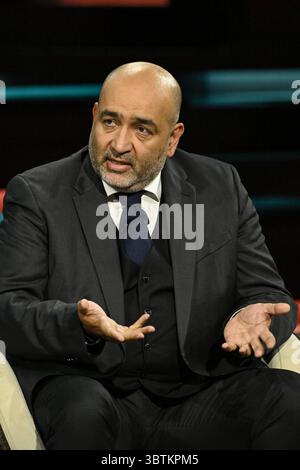 Omid Nouripour Politiker 07/25 ihr Omid Nouripour am 1. Juli 2025 in Markus Lanz , ZDF TV Fernsehen Talkshow Talkshow Talkshow Deutschland deutsch deutscher Iran iranisch iranischer Mann Politik Bündnis 90 die Grünen Grüner MDB deutscher iranischer Politiker hoch halb sitzend sprechend gestikuliert *** Omid Nouripour Politiker 07 25 Ihr Omid Nouripour am 1. Juli 2025 in Markus Lanz , ZDF TV Talk Show Talk Show Deutschland Deutsch Iran Iran Iranisch Mann Politik Allianz 90 die Grünen Grünen Grünen Parlamentsabgeordnete Deutscher iranischer Politiker hoch halb sitzend gestikulatin Stockfoto