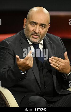 Omid Nouripour Politiker 07/25 ihr Omid Nouripour am 1. Juli 2025 in Markus Lanz , ZDF TV Fernsehen Talkshow Talkshow Talkshow Deutschland deutsch deutscher Iran iranisch iranischer Mann Politik Bündnis 90 die Grünen Grüner MDB deutscher iranischer Politiker hoch halb sitzend sprechend gestikuliert *** Omid Nouripour Politiker 07 25 Ihr Omid Nouripour am 1. Juli 2025 in Markus Lanz , ZDF TV Talk Show Talk Show Deutschland Deutsch Iran Iran Iranisch Mann Politik Allianz 90 die Grünen Grünen Grünen Parlamentsabgeordnete Deutscher iranischer Politiker hoch halb sitzend gestikulatin Stockfoto