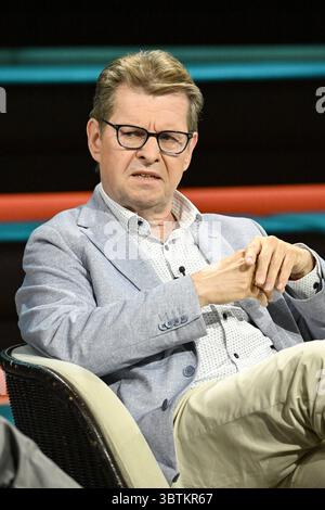 Ralf Stegner Politiker 07/25 ihr Ralf Stegner am 1. Juli 2025 in Markus Lanz , ZDF TV Fernsehen Talkshow Talkshow Talkshow Deutschland deutsch deutscher Mann Politiker SPD Politik deutscher Politiker hoch halb sitzend sprechend *** Ralf Stegner Politiker 07 25 Ihr Ralf Stegner am 1. Juli 2025 in Markus Lanz , ZDF TV Talkshow Talkshow Deutschland deutscher Mann Politiker SPD Politik deutscher Politiker High halb sitzend Sprechen Stockfoto