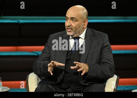 Omid Nouripour Politiker 07/25 ihr Omid Nouripour am 1. Juli 2025 in Markus Lanz , ZDF TV Fernsehen Talkshow Talkshow Talkshow Deutschland deutsch deutscher Iran iranisch iranischer Mann Politik Bündnis 90 die Grünen Grüner MDB deutscher iranischer Politiker quer halb sitzend sprechend gestikuliert *** Omid Nouripour Politiker 07 25 Ihr Omid Nouripour am 1. Juli 2025 in Markus Lanz , ZDF TV Talk Show Talk Show Deutschland Deutsch Iran Iran Iranisch Mann Politik Allianz 90 Grüne Grüne Grüne MDB Deutscher iranischer Politiker quer sitzend gestikulierend Stockfoto