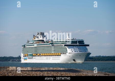 Royal Caribbean Group’s Independence of the Seas in Southampton Water Stockfoto