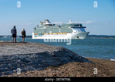 Royal Caribbean Group’s Independence of the Seas in Southampton Water Stockfoto