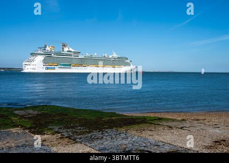 Royal Caribbean Group’s Independence of the Seas in Southampton Water Stockfoto