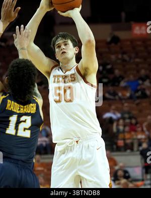 November 2019. Will Baker #50 der Texas Longhorns in Aktion gegen die Northern Colorado Bears im Frank Erwin Center in Austin Texas. Texas besiegt Nordkolorado 69-45..Robert Backman/Cal Sport Media.(Credit Image: &Copy; Robert Backman/CSM via ZUMA Wire) Stockfoto