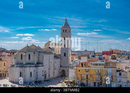 Kathedrale von Barletta aus Sicht von der Burg Barletta an einem hellen Frühlingstag Stockfoto