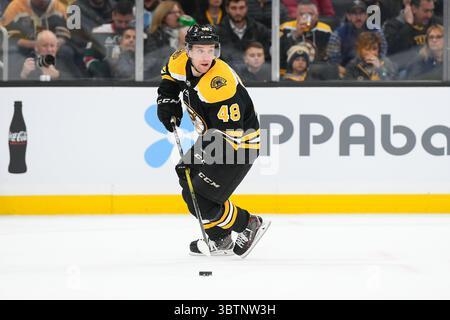 4. November 2019: Matt Grzelcyk, Verteidiger der Boston Bruins (48) während des NHL-Spiels zwischen den Pittsburgh Penguins und den Boston Bruins im TD Garden in Boston, Mass. Boston schlägt Pittsburgh mit 6:4. Eric Canha/CSM(Kreditbild: &Copy; Eric Canha/CSM via ZUMA Wire) Stockfoto
