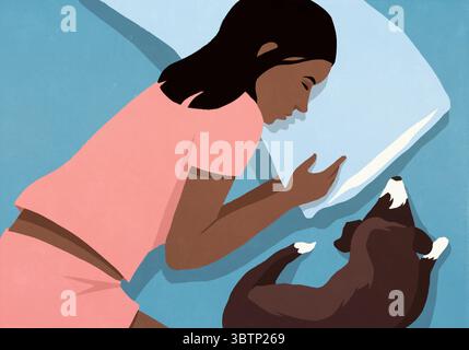 Blick von oben auf die müde Frau, die nachts mit Hund im Bett schläft Stockfoto