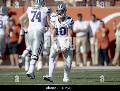 9. November 2019, Austin, TX, USA: Der Kansas State Quarterback Skylar Thompson (10) feiert am Samstag, den 9. November 2019, einen Touchdown gegen Texas im Royal Texas Memorial Stadium in Austin, Texas. Der Gastgeber Longhorns gewann mit 27:24. (Kreditbild: © TNS via ZUMA Wire) Stockfoto