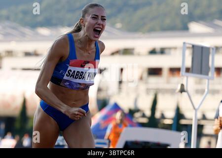 Brescia, Italien. Juli 2025. Sabbatini Gaia aus Italien feiert nach dem Sieg in der 1500 m-Damenlänge beim Banca Valsabbina GranPrix Brescia 2025 im Gabre Gabric Stadium in Brescia, Italien am 15. Juli 2025. Quelle: Unabhängige Fotoagentur/Alamy Live News Stockfoto