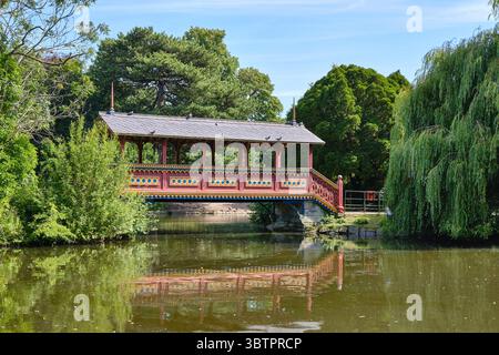 Schweizer Brücke im Birkenhead Park, Wirral, Großbritannien Stockfoto