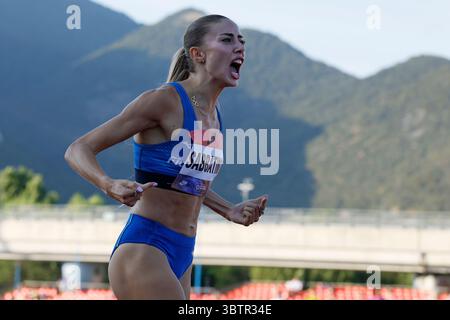 Brescia, Italien. Juli 2025. Sabbatini Gaia aus Italien feiert nach dem Sieg in der 1500 m-Damenlänge beim Banca Valsabbina GranPrix Brescia 2025 im Gabre Gabric Stadium in Brescia, Italien am 15. Juli 2025. Quelle: Unabhängige Fotoagentur/Alamy Live News Stockfoto