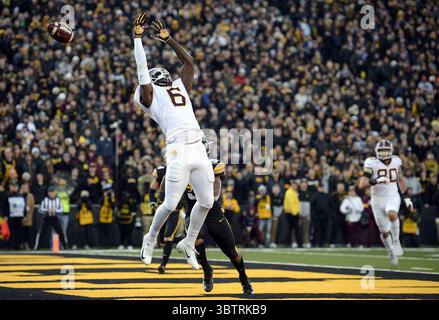 16. November 2019, Iowa City, IA, USA: Minnesota Wide Receiver Tyler Johnson (6) kann am Samstag, den 16. November 2019, im Kinnick Stadium in Iowa City, Iowa, keinen Pass im zweiten Viertel gegen Iowa erwischen. Der Gastgeber Hawkeyes gewann mit 23:19. (Kreditbild: © TNS via ZUMA Wire) Stockfoto
