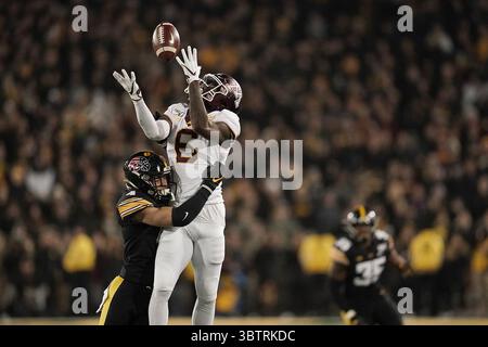 16. November 2019, Iowa City, IA, USA: Minnesota Wide Receiver Tyler Johnson (6) holt am Samstag, den 16. November 2019, einen langen Pass vom Quarterback gegen Iowa im Kinnick Stadium in Iowa City, Iowa. Der Gastgeber Hawkeyes gewann mit 23:19. (Kreditbild: © TNS via ZUMA Wire) Stockfoto