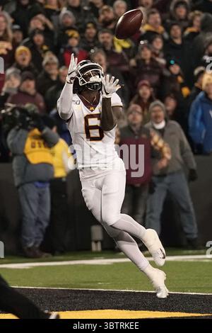 16. November 2019, Iowa City, IA, USA: Minnesota Wide Receiver Tyler Johnson (6) holt am Samstag, den 16. November 2019, einen 28-Yard-Touchdown-Pass gegen Iowa im Kinnick Stadium in Iowa City, Iowa. Der Gastgeber Hawkeyes gewann mit 23:19. (Kreditbild: © TNS via ZUMA Wire) Stockfoto