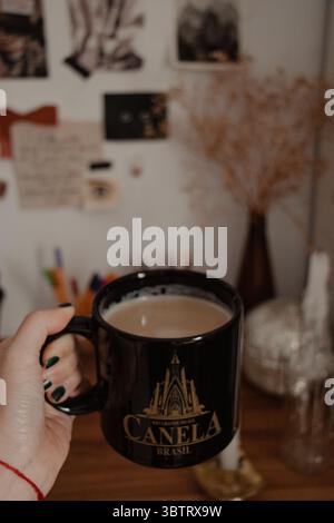 Nahaufnahme der Kaffeetasse aus Canela, Brasilien Stockfoto